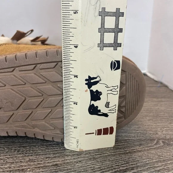 Koolaburra by UGG Brown Suede Footwear. No tag- approximately size 7.pre-owned. - Picture 13 of 14